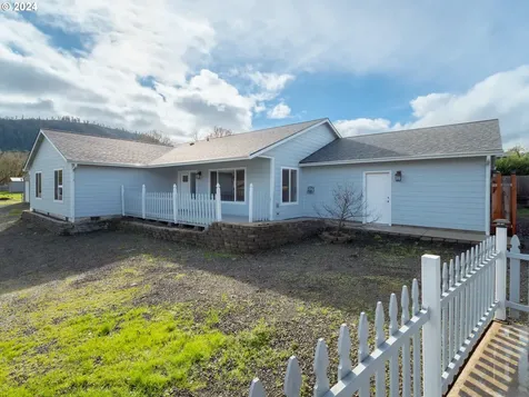 795 Se Thompson Avenue Winston OR 97496