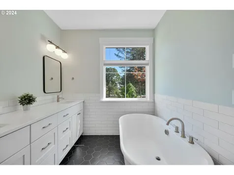3287 SW Redmond Hill Road Mcminnville OR 97128