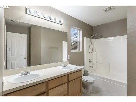 19443 Provisioner Court Oregon City OR 97045