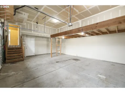 19443 Provisioner Court Oregon City OR 97045