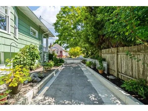 2723 SE 18th Avenue Portland OR 97202