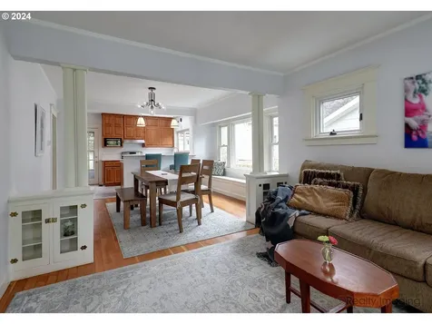 1217 SW Spring Garden Street Portland OR 97219