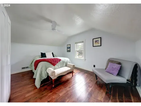 1217 SW Spring Garden Street Portland OR 97219