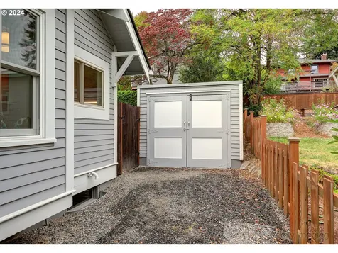 1217 SW Spring Garden Street Portland OR 97219