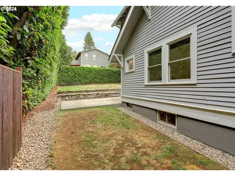 1217 SW Spring Garden Street Portland OR 97219