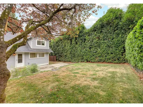 1217 SW Spring Garden Street Portland OR 97219
