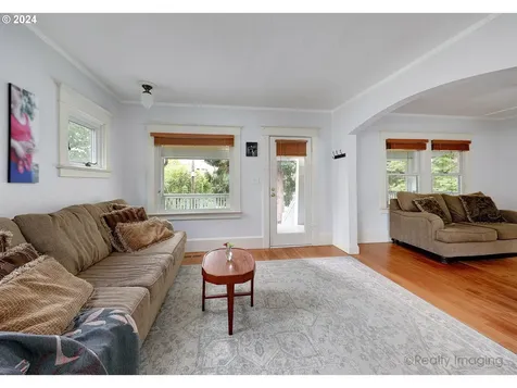1217 SW Spring Garden Street Portland OR 97219