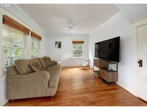 1217 SW Spring Garden Street Portland OR 97219