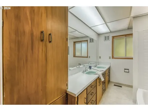 631 Charman Street Oregon City OR 97045