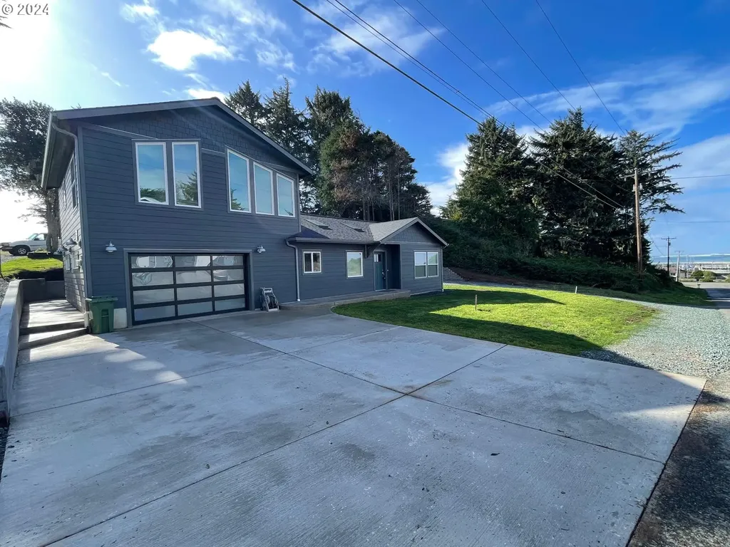 720 Caroline Street SE Bandon OR 97411