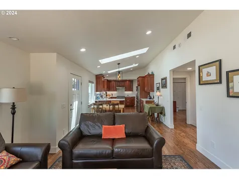 720 Caroline Street SE Bandon OR 97411