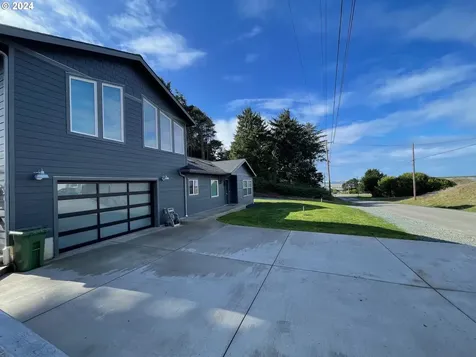 720 Caroline Street SE Bandon OR 97411