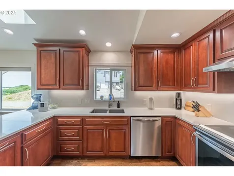 720 Caroline Street SE Bandon OR 97411