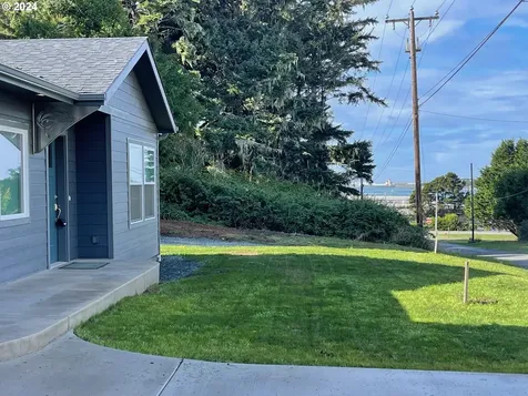 720 Caroline Street SE Bandon OR 97411