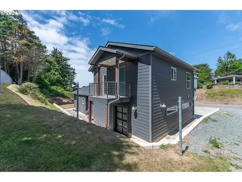 720 Caroline Street SE Bandon OR 97411