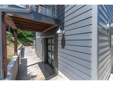 720 Caroline Street SE Bandon OR 97411
