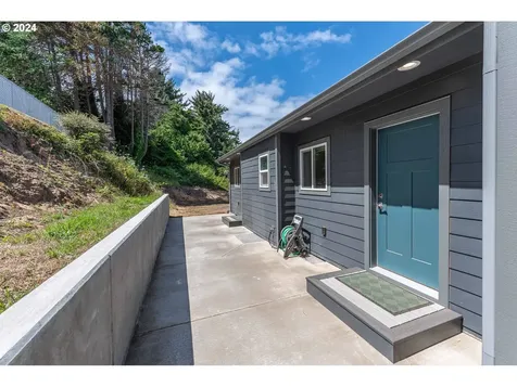 720 Caroline Street SE Bandon OR 97411