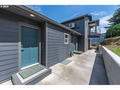 720 Caroline Street SE Bandon OR 97411