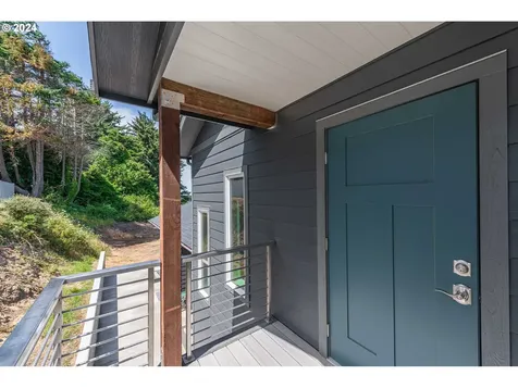 720 Caroline Street SE Bandon OR 97411