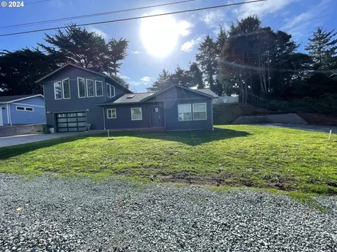 720 Caroline Street SE Bandon OR 97411