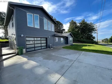 720 Caroline Street SE Bandon OR 97411
