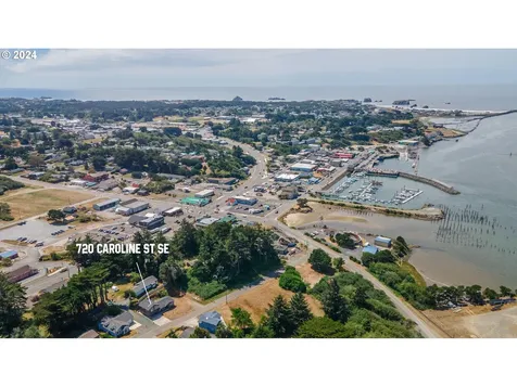 720 Caroline Street SE Bandon OR 97411