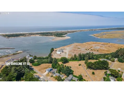720 Caroline Street SE Bandon OR 97411