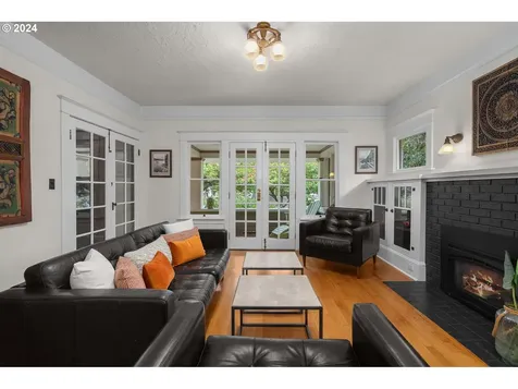6715 SE 18th Avenue Portland OR 97202