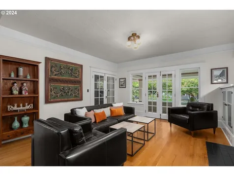 6715 SE 18th Avenue Portland OR 97202