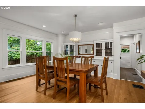 6715 SE 18th Avenue Portland OR 97202