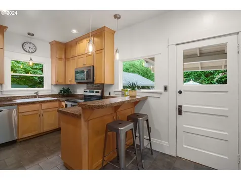 6715 SE 18th Avenue Portland OR 97202