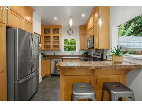 6715 SE 18th Avenue Portland OR 97202
