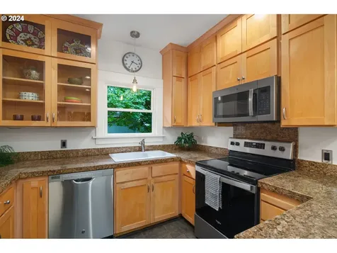 6715 SE 18th Avenue Portland OR 97202