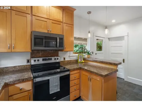 6715 SE 18th Avenue Portland OR 97202