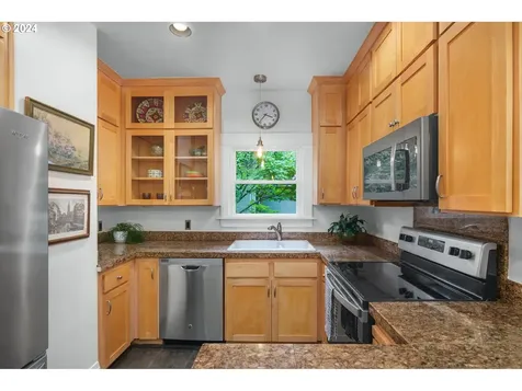 6715 SE 18th Avenue Portland OR 97202