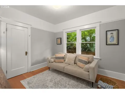 6715 SE 18th Avenue Portland OR 97202