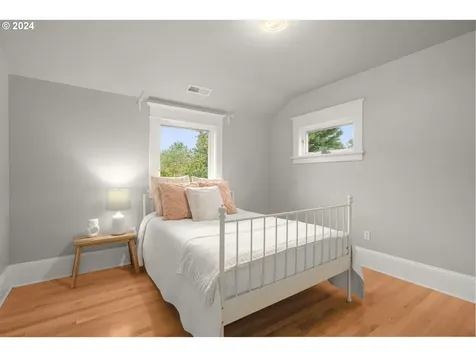 6715 SE 18th Avenue Portland OR 97202