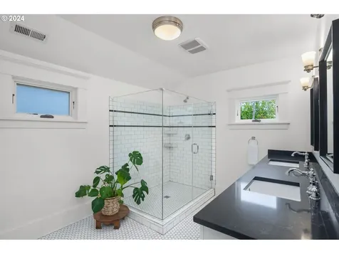 6715 SE 18th Avenue Portland OR 97202