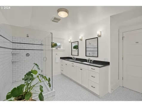 6715 SE 18th Avenue Portland OR 97202