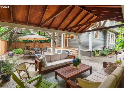 6715 SE 18th Avenue Portland OR 97202