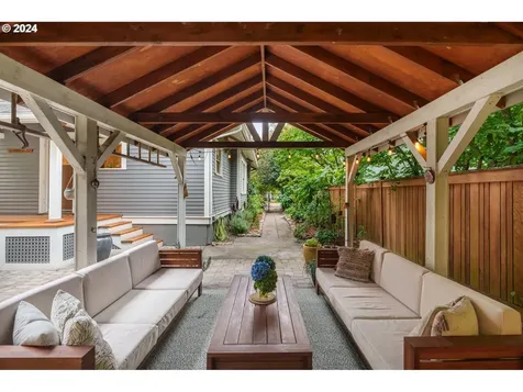 6715 SE 18th Avenue Portland OR 97202