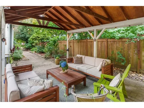 6715 SE 18th Avenue Portland OR 97202