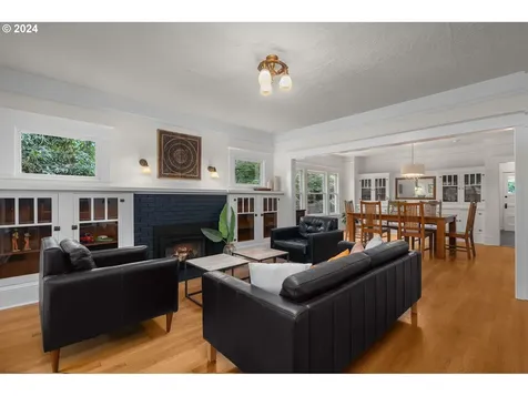 6715 SE 18th Avenue Portland OR 97202