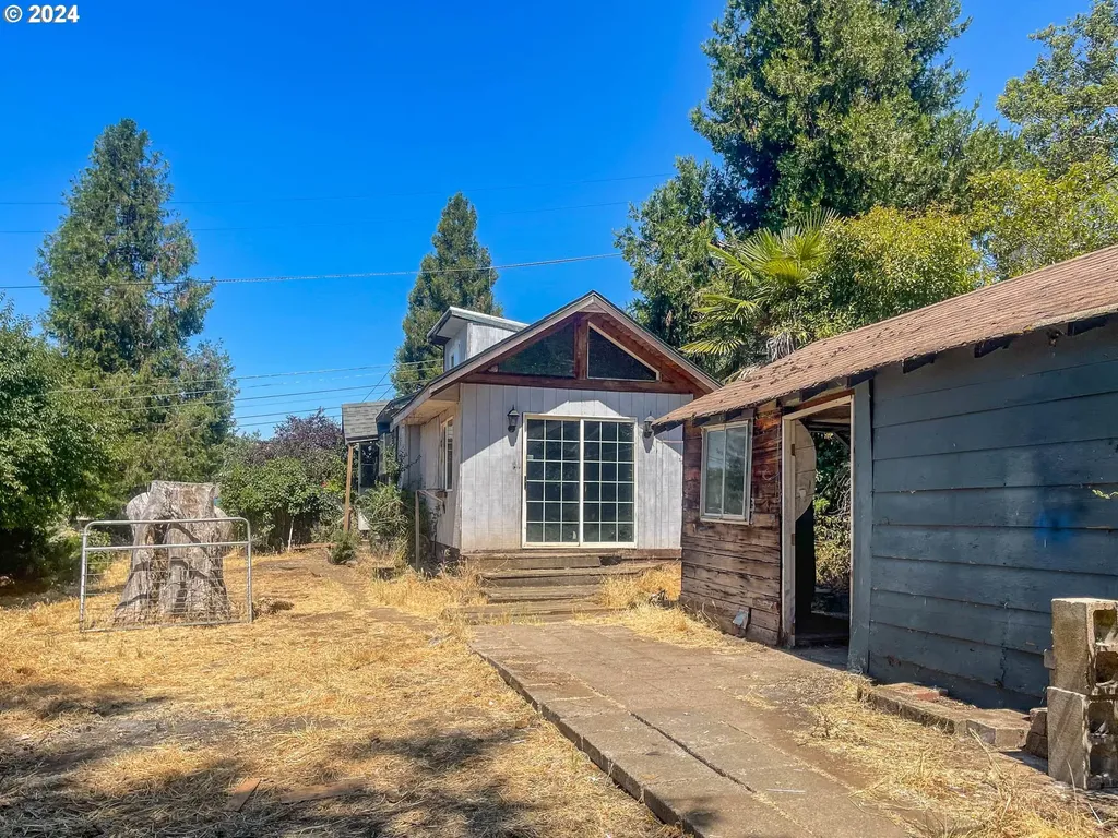 1642 Se Starmer Street Roseburg OR 97470