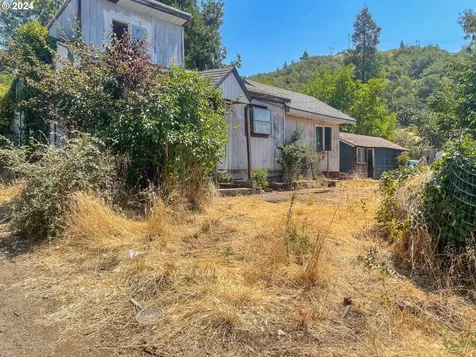 1642 Se Starmer Street Roseburg OR 97470