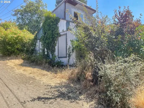 1642 Se Starmer Street Roseburg OR 97470