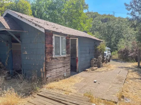 1642 Se Starmer Street Roseburg OR 97470