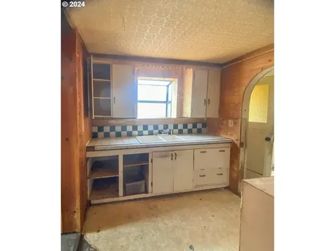 1642 Se Starmer Street Roseburg OR 97470