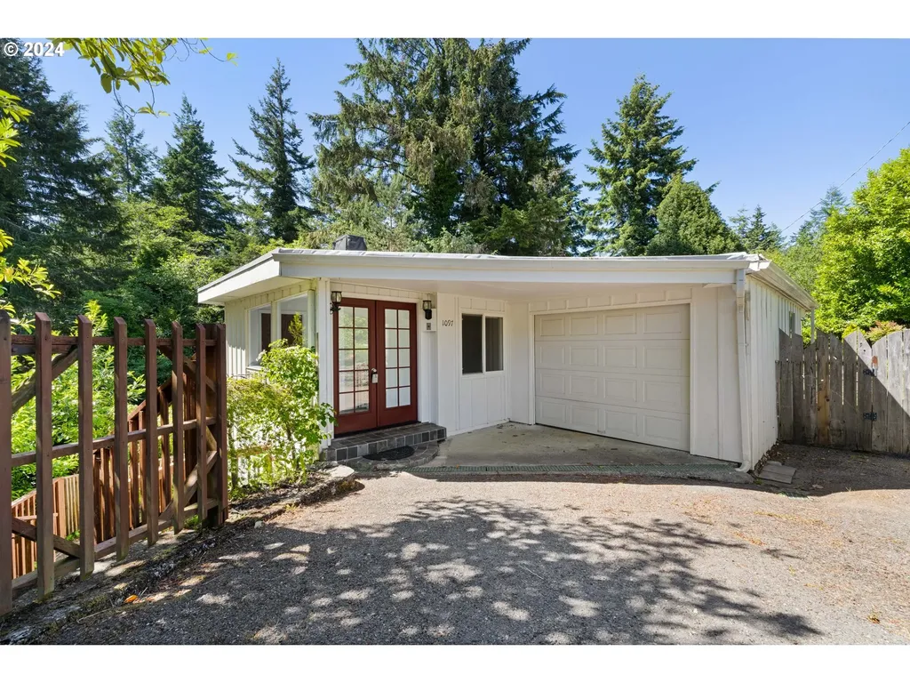 1097 N 10th Court Coos Bay OR 97420