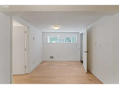 1097 N 10th Court Coos Bay OR 97420